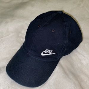BLACK NIKE HAT.